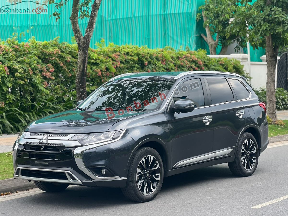 Mitsubishi Outlander Premium 2.0 CVT 2021 Xám, Nội Thất Đen