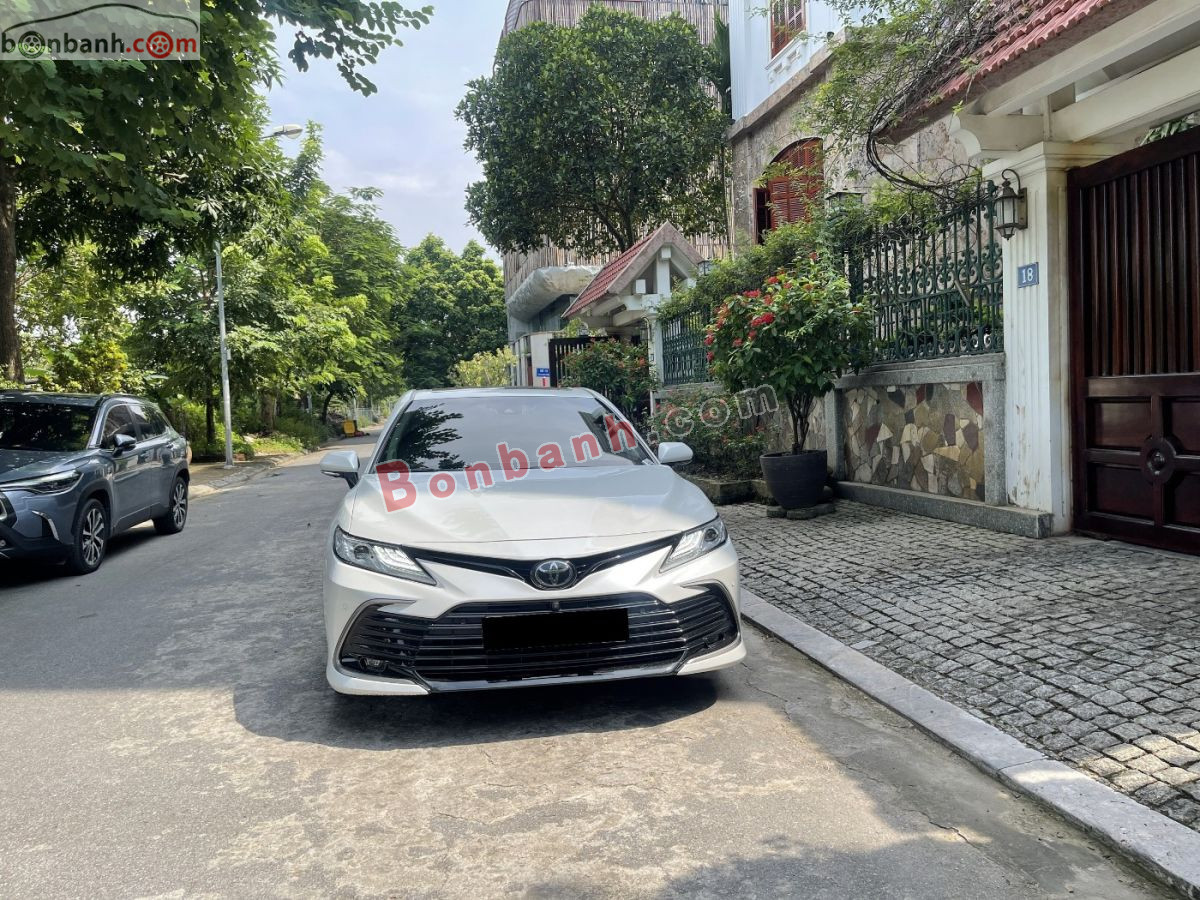 Toyota Camry 2.5Q 2022 Trắng, Nội Thất Kem